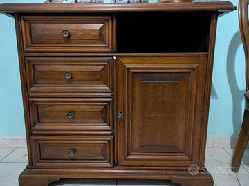 Mobiletti e cassettiere in legno stile classico