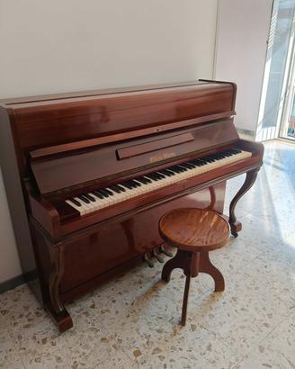 Pianoforte in legno lucido