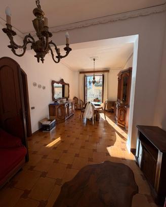 V/1332 Primo piano in piccolo stabile