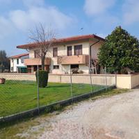 Villetta di testa con giardino privato