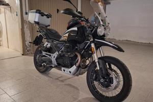 Moto Guzzi V85TT Guardia d'onore 