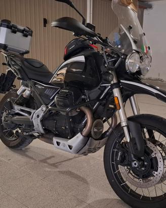 Moto Guzzi V85TT Guardia d'onore 