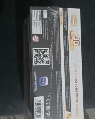 Pokémon TCG 30th ETB BUNDLE EDITORIALE