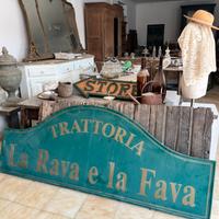 Vecchia insegna in ferro