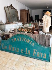 Vecchia insegna in ferro