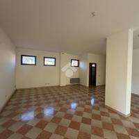 NEGOZIO A CAERANO DI SAN MARCO