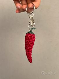 Portachiavi Peperoncino all’uncinetto portafortuna