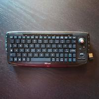 Tastiera wireless compatta Trust con puntatore