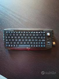 Tastiera wireless compatta Trust con puntatore