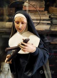 Antiche statua di Santa Rita