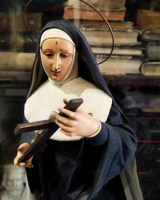 Antiche statua di Santa Rita