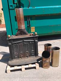 Caminetto in ghisa con canna fumaria