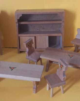 mobili in legno per casa delle bambole 