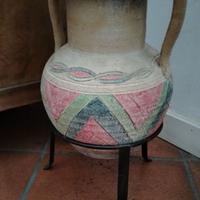 Vaso decorativo, tipo greco,in terracotta, con sup