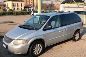 Chrysler Voyager LX 7 posti