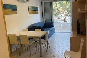 Frontemare/15-29 AGOSTO/2 camere/vista strada/5pax