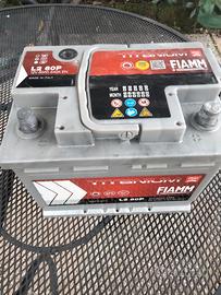 batteria per auto 