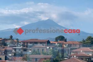 Mascalucia centro - 4 vani mansardato e panoramico