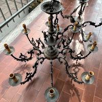 Lampadari in bronzo decorati