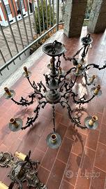 Lampadari in bronzo decorati