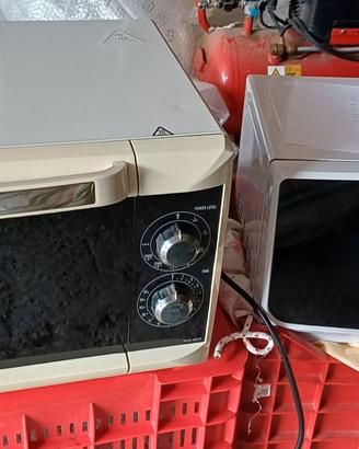 Forno microonde grande e piccolo