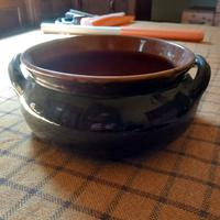 due pentole in terracotta 