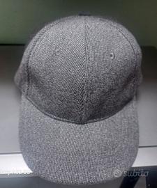 cappellino con visiera stile inglese