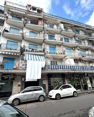4 LOCALI A NAPOLI