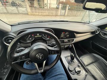 Alfa Giulia Q4 jtdm 180 cv veloce