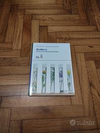libro Bio micro con ISBN visibile