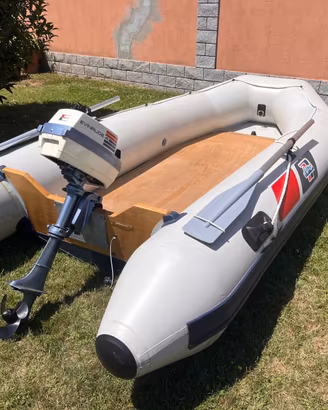 Gommone con motore