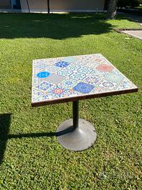 Tavolivo da giardino o terrazzo