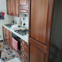 cucina ,mobile sala , frigorifero , divano