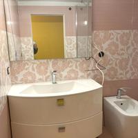 ARREDO BAGNO - Lavabo, specchio e sanitari