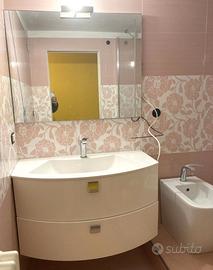 ARREDO BAGNO - Lavabo, specchio e sanitari