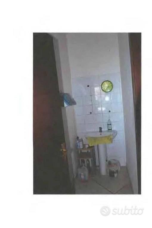 Immobile in asta di 133 m² con più di 5 locali a T - Vista 2