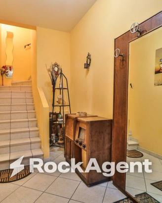 Villa di 183 m² con più di 5 locali e box auto dop