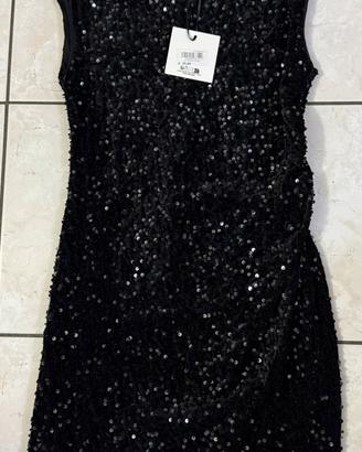 Abito da sera con paillettes neri