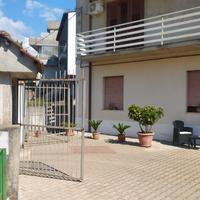 Casa indipendente con 3 appartamenti