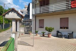 Casa indipendente con 3 appartamenti