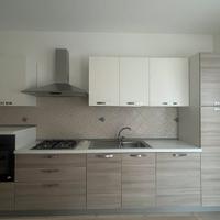 Cucina bicolore completa di’ elettrodomestici