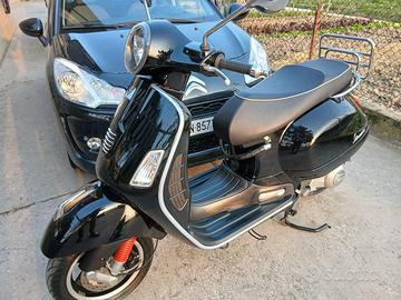 Vespav300 GTS Nuova solo 6000 km