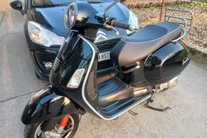 Vespav300 GTS Nuova solo 6000 km