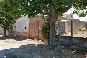 Locale 630 mq con magazzino, giardino e piazzale