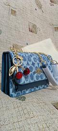 Borsa da donna, jeans blu denim, bijou ciliege