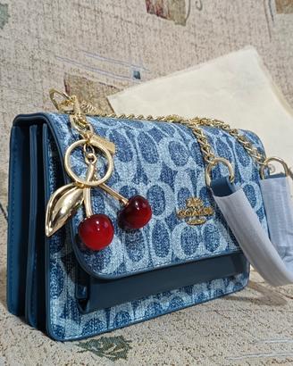 Borsa da donna, jeans blu denim, bijou ciliege