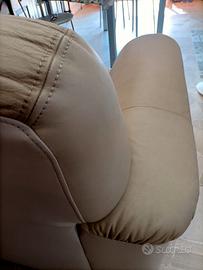 Divano biposto in pelle beige