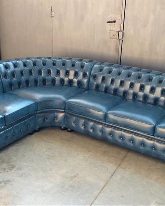 Divano Angolare Chester Capitonné in pelle blu