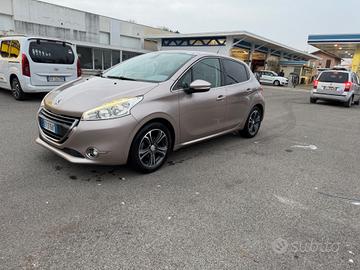 Peugeot 208 PureTech 82 5 porte Allure