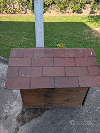 Cuccia in legno e tetto impermeabile